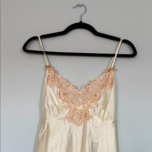 NWT Gorgeous Ivory Night gown